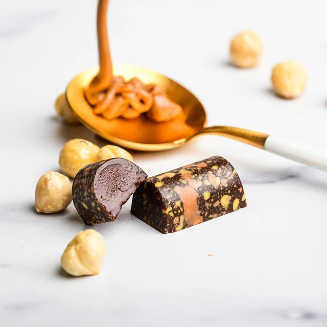 Bombón de avellana como referencia visual del acorde de praliné.